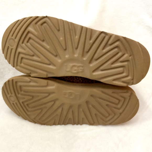 UGG Classic Spots Metallic Shimmery fur lined Snow Winter Boot Women’s Sz 6 - Picture 10 of 16